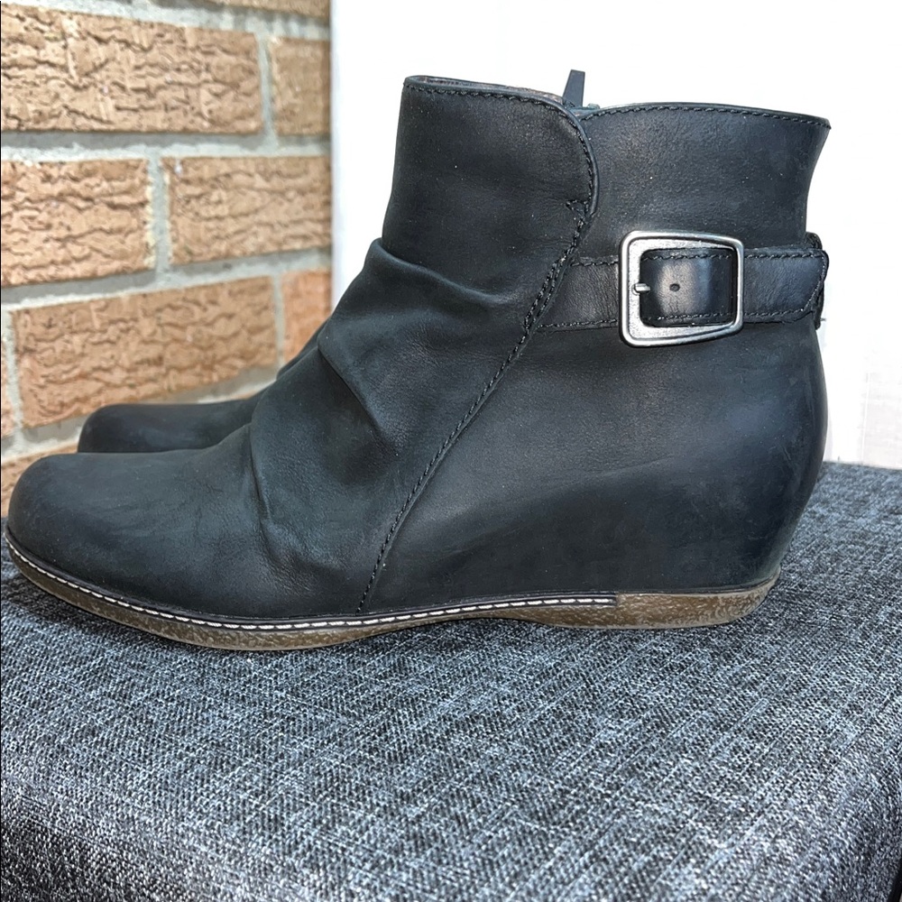 Dansko Lia Black Nubuck Ankle Boots Hidden Wedge Comfort Booties EU 39 8.5 - Picture 5 of 9